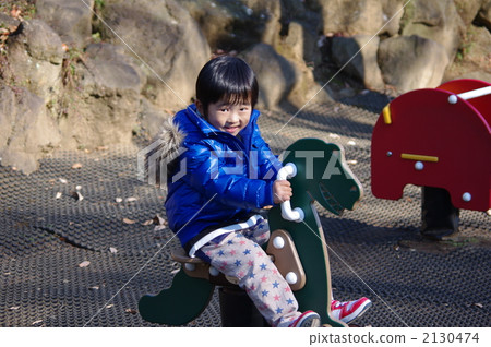 騎馬在公園裡 騎馬在公園裡 2130474