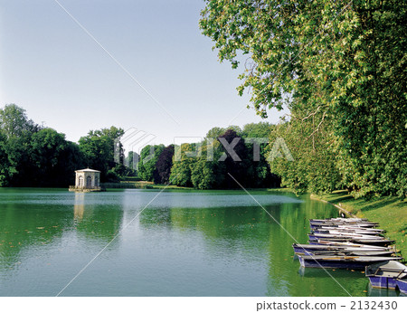 Fontainebleau castle of Ile-de-France 2132430