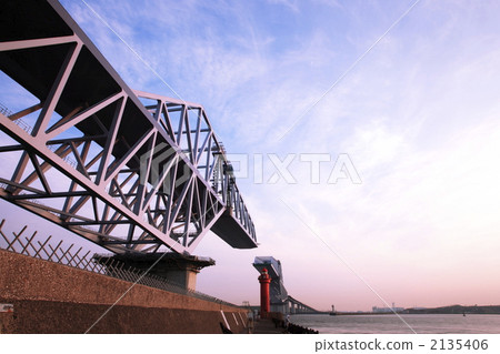 Tokyo gate bridge under construction 2135406