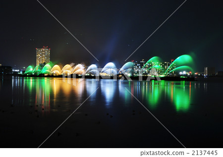 噴泉點燃大津市,滋賀縣 噴泉點燃大津市,滋賀縣 2137445