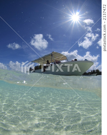 Hemisphere of the sandy beach Hemisphere of the sandy beach 2137472