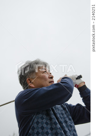 Senior to play golf 2140251