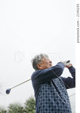 Senior to play golf 2140285