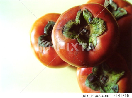 Sweet persimmons ... That three 2141766
