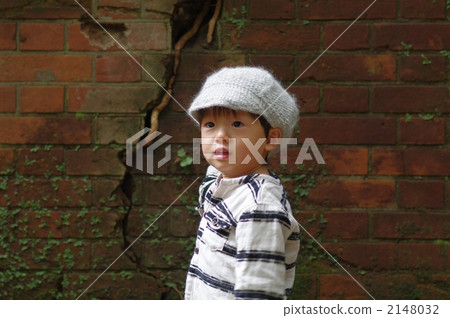 Cracked wall and child Cracked wall and child 2148032