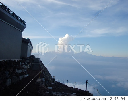 Clouds aiming for the sky Clouds aiming for the sky 2148494