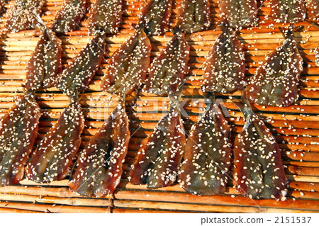 米林在沙丁魚中曬乾 2151537