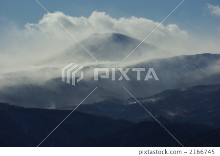 暴風雪的雪山 2166745