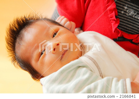 Newborn baby held by her elder sister 2166841