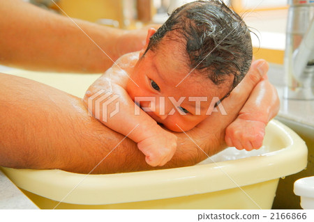 沐浴躺在浴缸裡 2166866