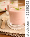 A slightly pink strawberry mousse 2169242
