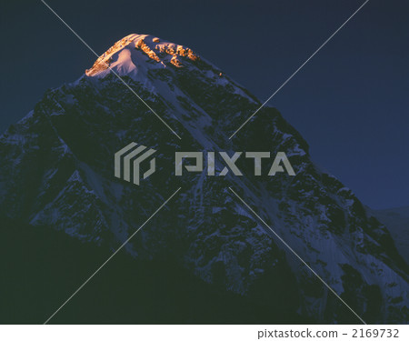 At Pumori (7161 m) afterglow at Carapatar At Pumori (7161 m) afterglow at Carapatar 2169732