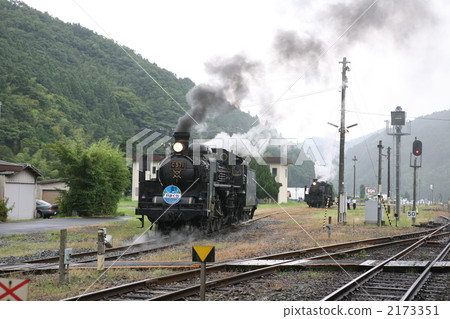 C57 and C56 to wait in Tsuwano station campus 2173351