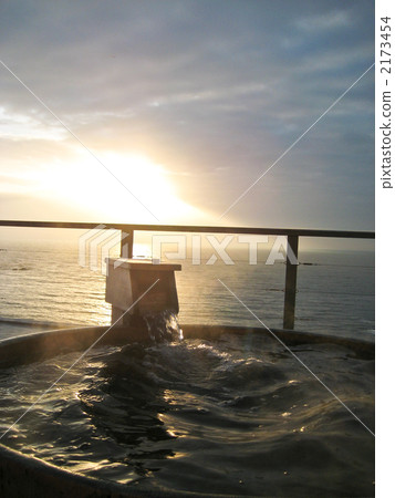 外部露天池 日出 天空 2173454