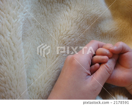 Mother and child hand Mother and child hand 2178591