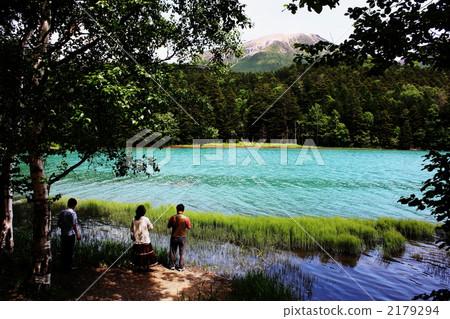 藍色湖面 -  Ossential（側身） 2179294