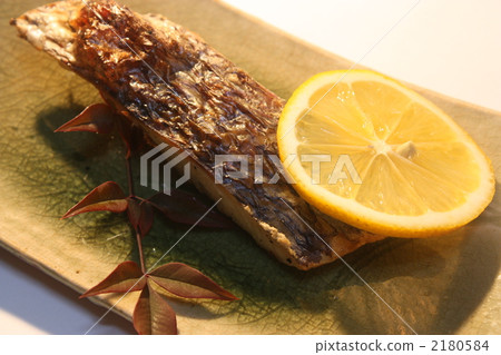 Salt-grilled natural sea bream 2180584