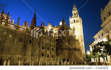 Tower of Seville Giralda Tower of Seville Giralda 2182805