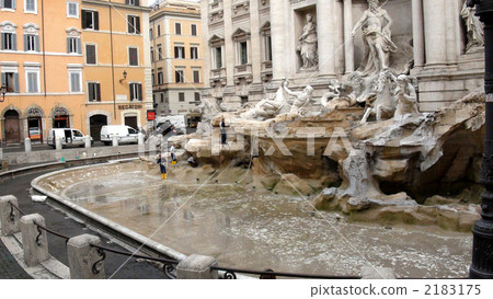 Trevi fountain without water 2183175