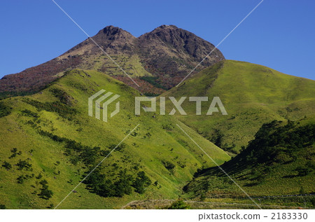 Yufu-yama in the blue sky Yufu-yama in the blue sky 2183330