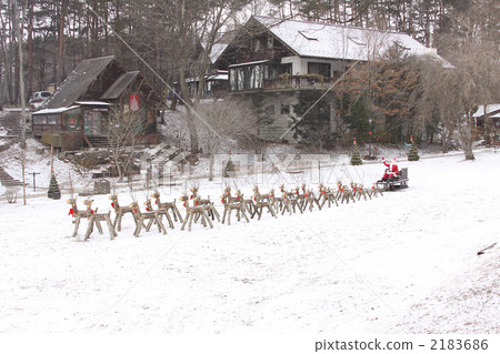 Moe tree village Christmas 2183686