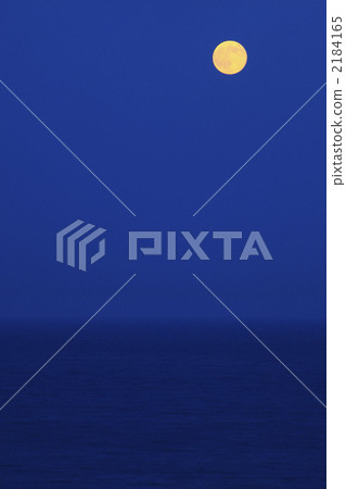 滿月的真實活動從海平面上升 2184165