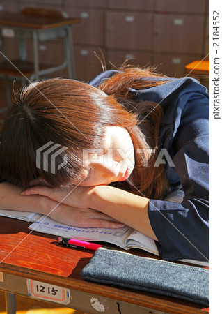 打盹的學校女孩 2184552