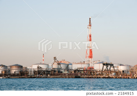 Oil refinery 2184915