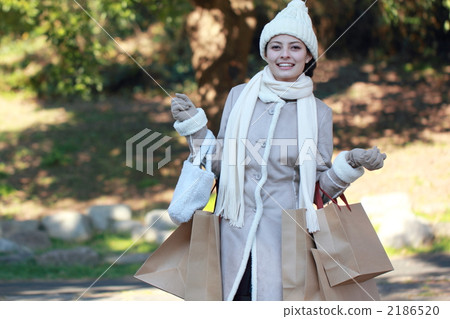 1 woman (daily shopping winter SALE bargain sale shopping) 1 woman (daily shopping winter SALE bargain sale shopping) 2186520
