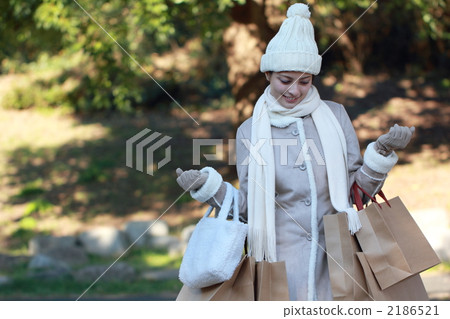 1 woman (daily shopping winter SALE bargain sale shopping) 1 woman (daily shopping winter SALE bargain sale shopping) 2186521