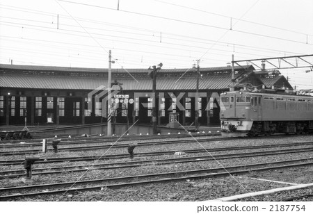 Ed75和sl的發動機庫存轉移平台 1964年8月在仙台站 照片素材 圖片 圖庫 Ed75和sl的發動機庫存轉移平台 1964年8月在仙台站 照片素材 圖片 圖庫