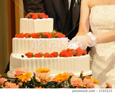 Cake cut 2193225