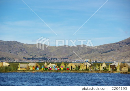 Uros islands made of Totoro of Titicaca Lake at an altitude of 3,800 m Uros islands made of Totoro of Titicaca Lake at an altitude of 3,800 m 2204193