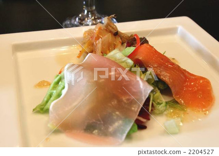 Raw ham & salad 2204527