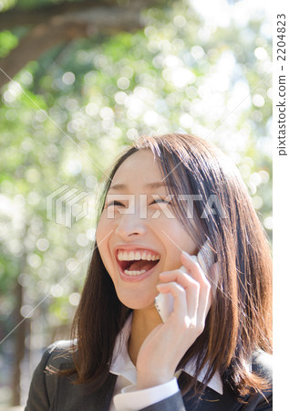 Women in their 20s wearing a suit (outdoor) 2204823