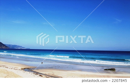 Shirahama and surfer 2207845