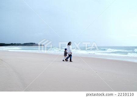 A parent and child walk on the beach on North Stradbroke Island, Australia (photographed on April 6, 2004) 2210110