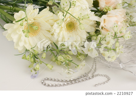 Bracelet and white bouquet 2210927