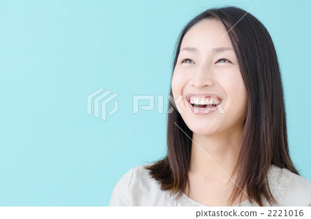 二十多歲的女性（藍背） 2221016