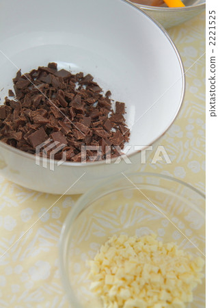 Handmade chocolate material chopped chocolate 2221525