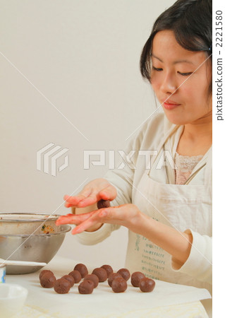 Roll up high school chocolate making chocolate and make it truffle 2221580