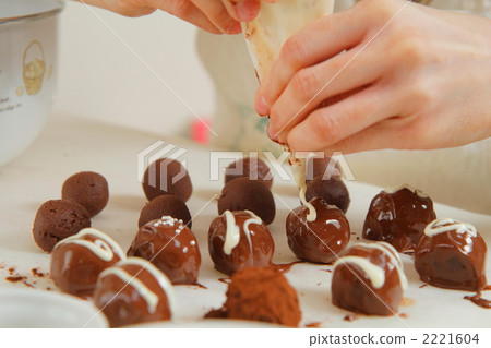 Make a pattern for high school truffle making chocolate Make a pattern for high school truffle making chocolate 2221604