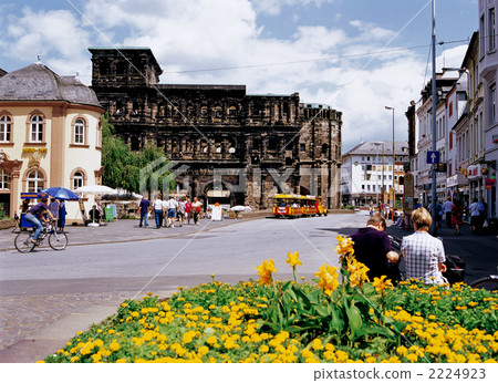 Trier's Porta Nigra 2224923