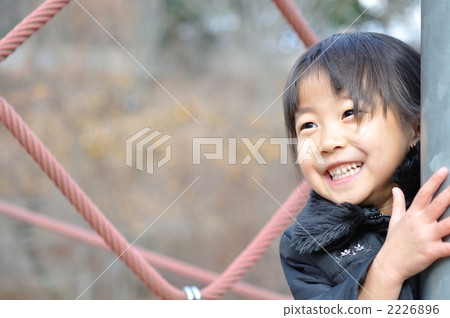 Girls playing with zile climbing 2226896