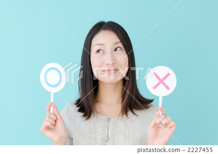 二十多歲的女性（藍背） 2227455