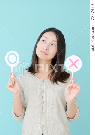 二十多歲的女性（藍背） 2227459