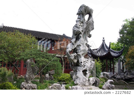 A famous stone from the classical garden forest "Garden" in Gangnam region of China "Cheng Qiang" 2227682