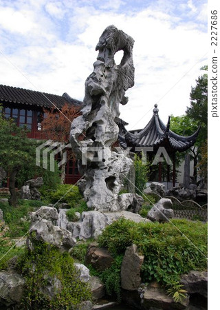 A famous stone from the classical garden forest "Garden" in Gangnam region of China "Cheng Qiang" A famous stone from the classical garden forest "Garden" in Gangnam region of China "Cheng Qiang" 2227686