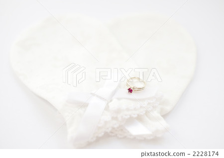 手套和嬰兒戒指 2228174