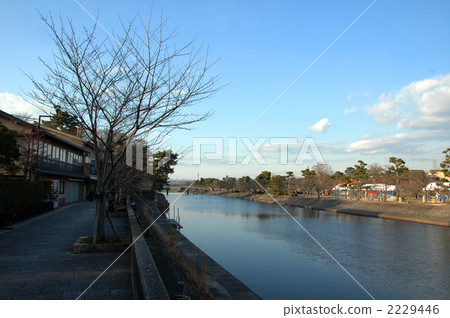 宇治的街道和河流。 宇治的街道和河流。 2229446